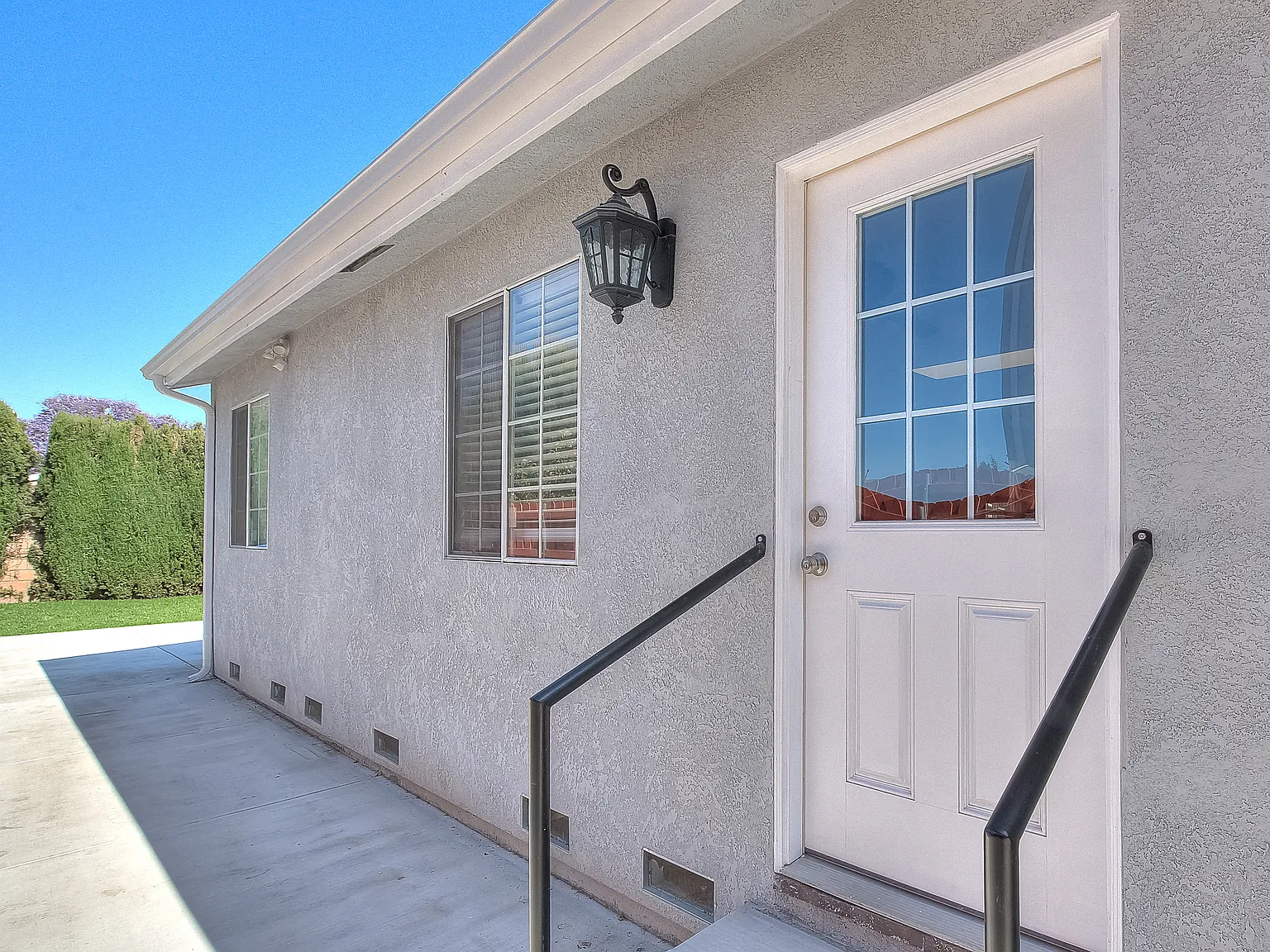 3 bed, 975 sqft, $3,550 — Photo 1