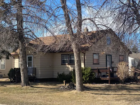 215 W Adams Ave, Mahnomen, MN 56557