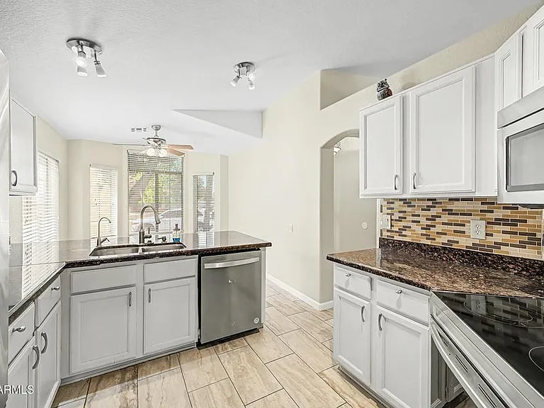 558 W Bluefield Ave — Photo 8