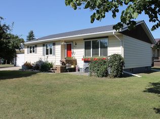 502 6th St, Walhalla, ND 58282