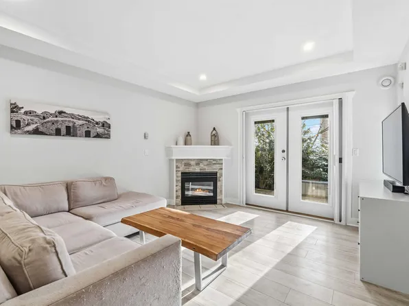 1423 Brunette Ave #104, Coquitlam, BC V3K 7A2