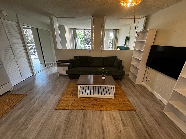 1129 Rycroft St #201 — Photo 2
