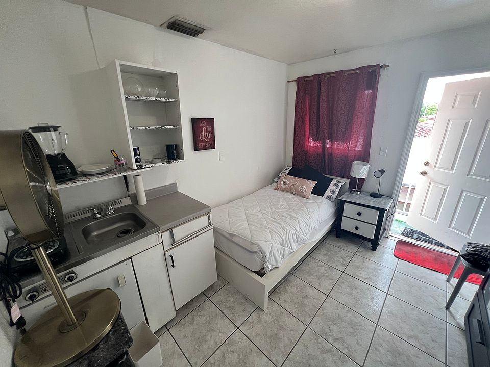 1st image of 2921 SW 36th Ct Floor 2
