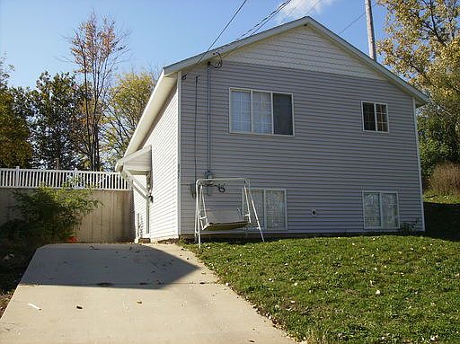 1st image of 841 Benson Ave NE