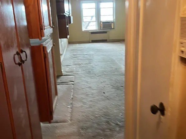 15 Gaynor Avenue #2H, Manhasset, NY 11030