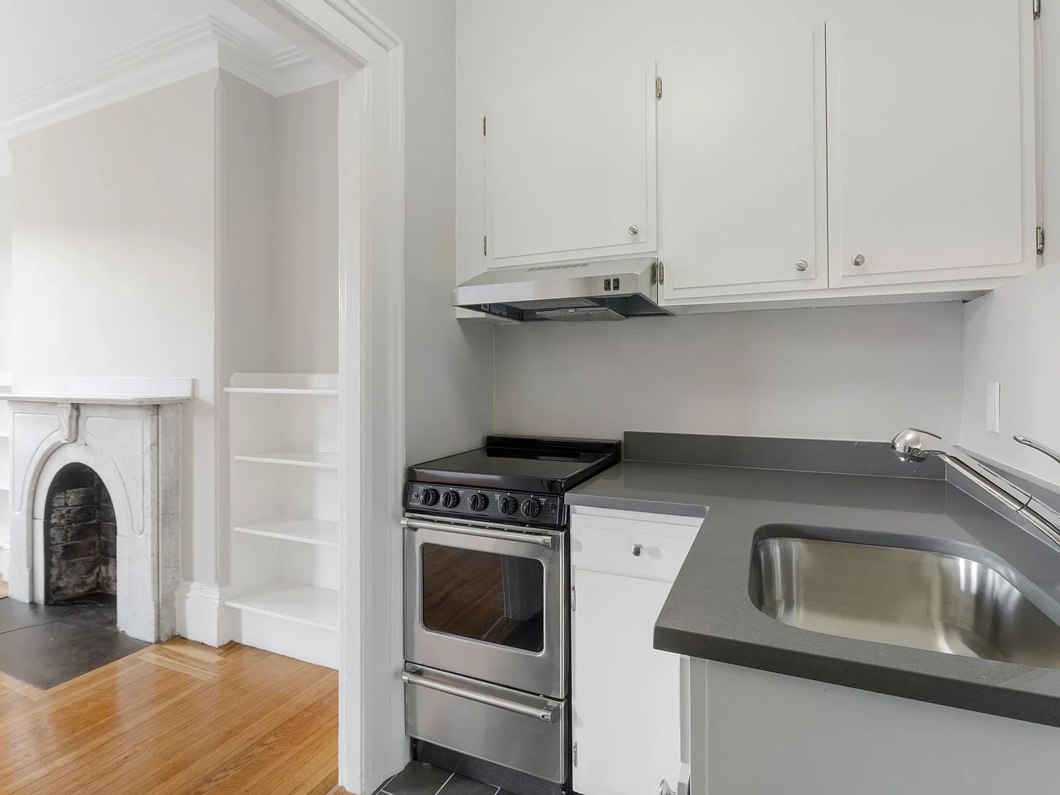 1 bed, 727 sqft, $3,300 — Photo 3