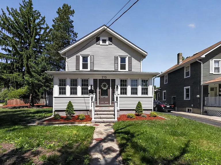 213 Lawnside Ave — Photo 1