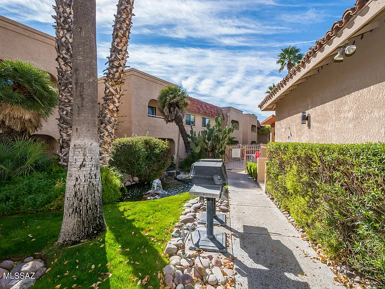 5750 N Camino Esplendora #118 — Photo 3