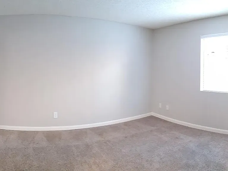 Vista Pacific Apartments — Photo 30