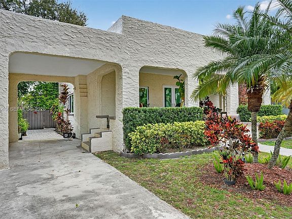 4th image of 1649 SW 11th Ter