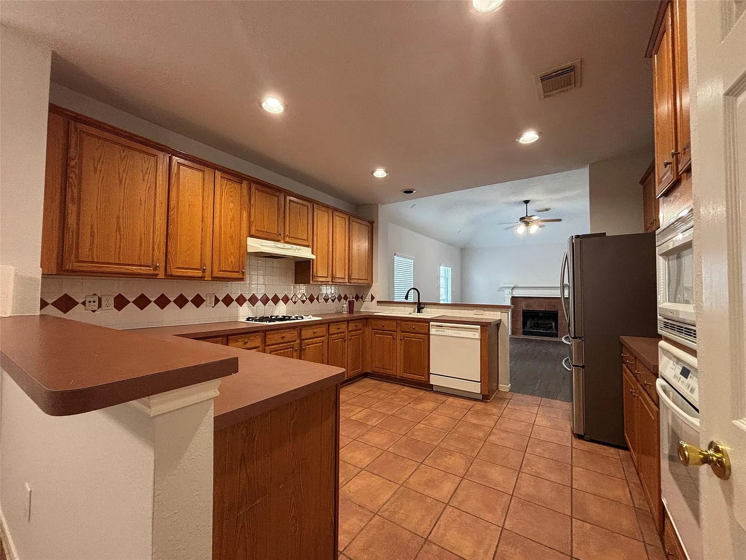 4 bed, 2768 sqft, $2,500 — Photo 4