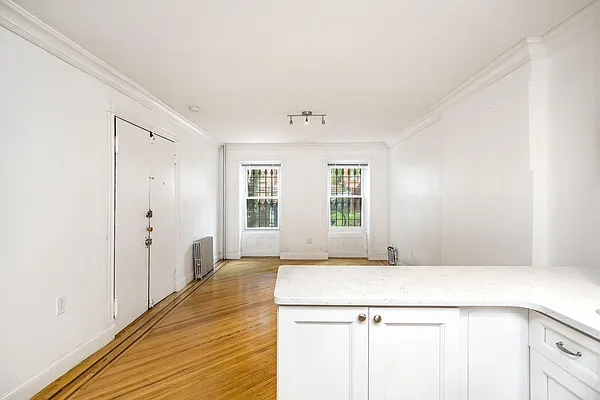 Rented by Century 21 Metropolitan | media 16