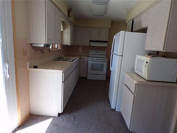 5th image of 211 Hathaway St W
