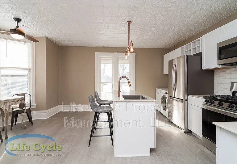 335 Washington St SE — Photo 5