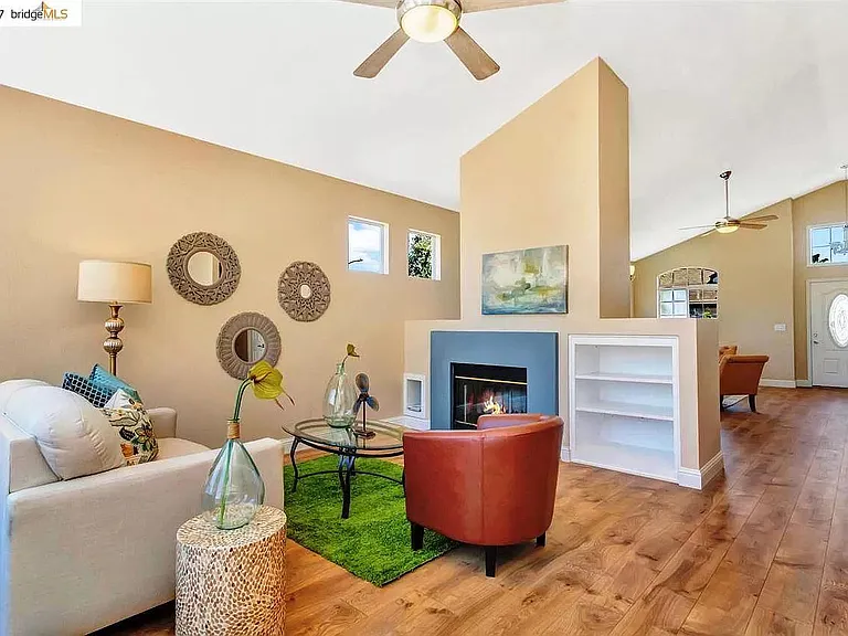 4724 Cove Ln — Photo 9