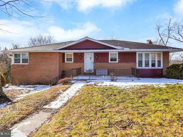 1750 Randolph Dr, York, PA 17403