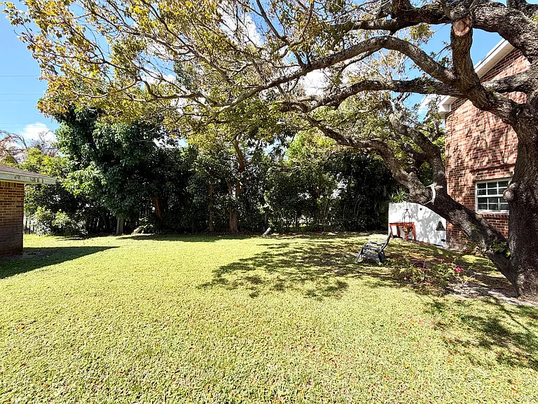 413 N Cypress Dr — Photo 28