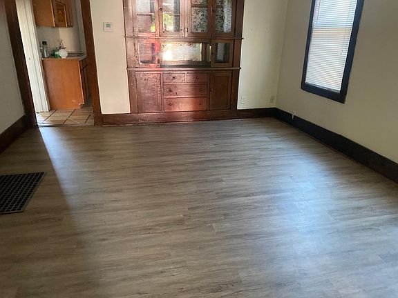 2nd image of 4220 Holmes St