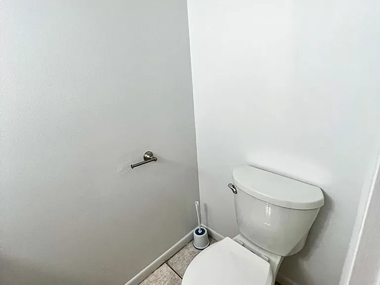 5601 Avenue H — Photo 8