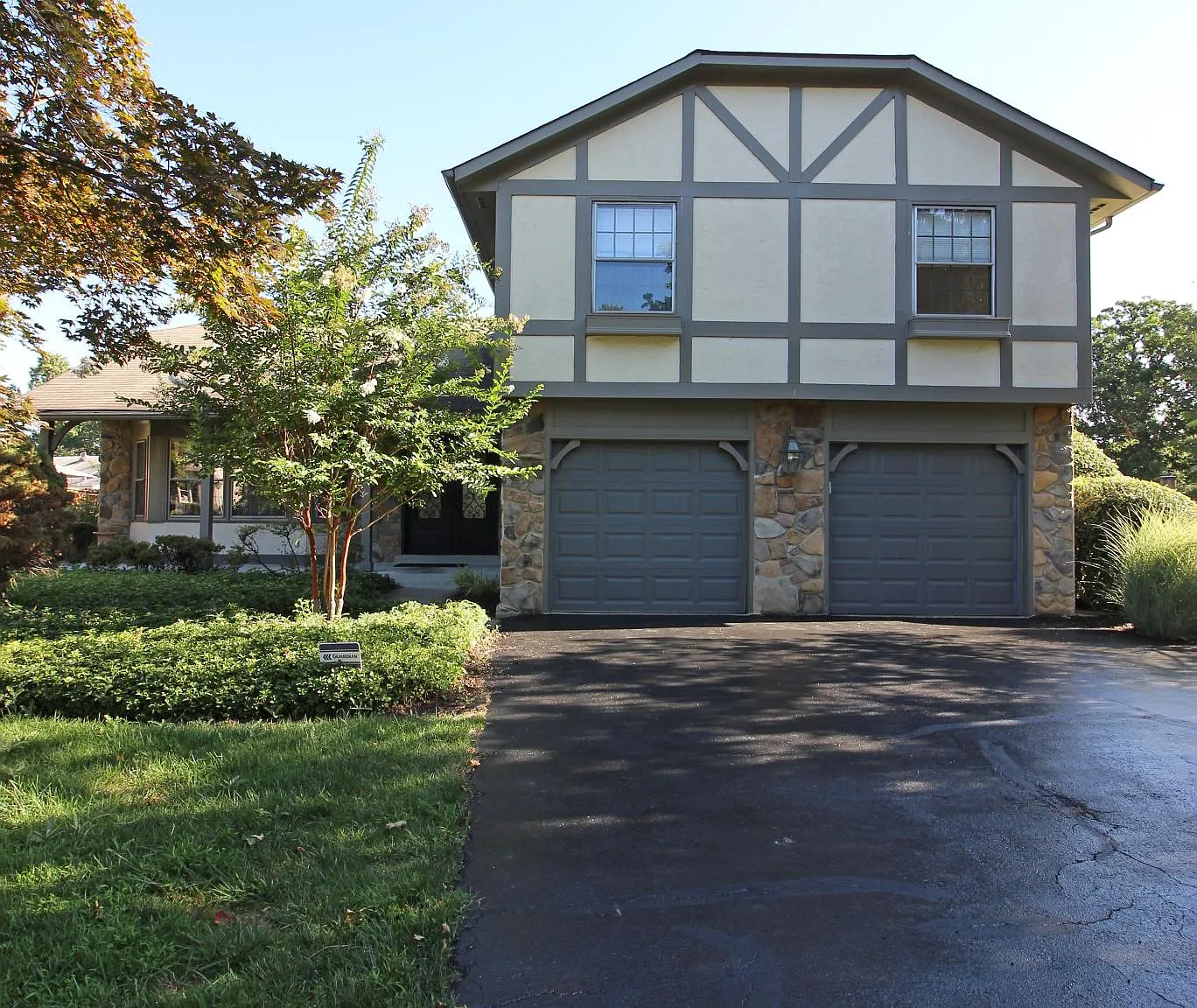 4 bed, 3.5 bath, 3001 sqft, $4,900 — Photo 1
