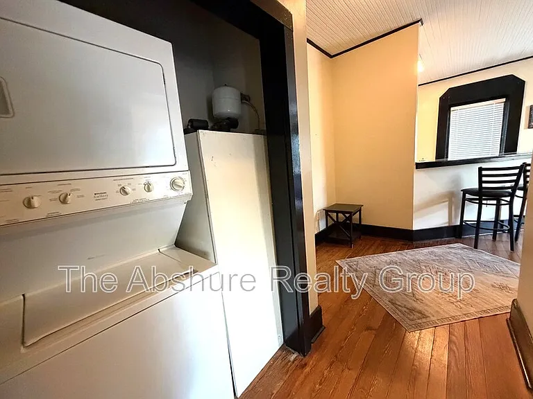 523 E Broad St #C — Photo 16
