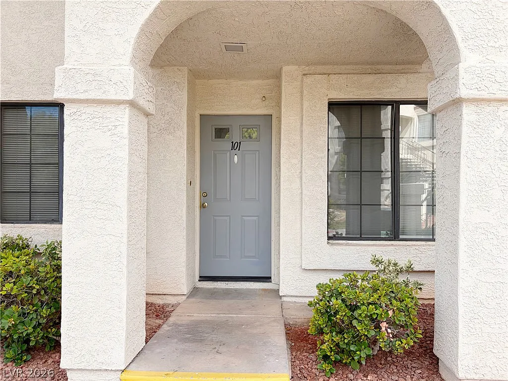 1 bed, 1.0 bath, 568 sqft, $1,300 — Photo 2
