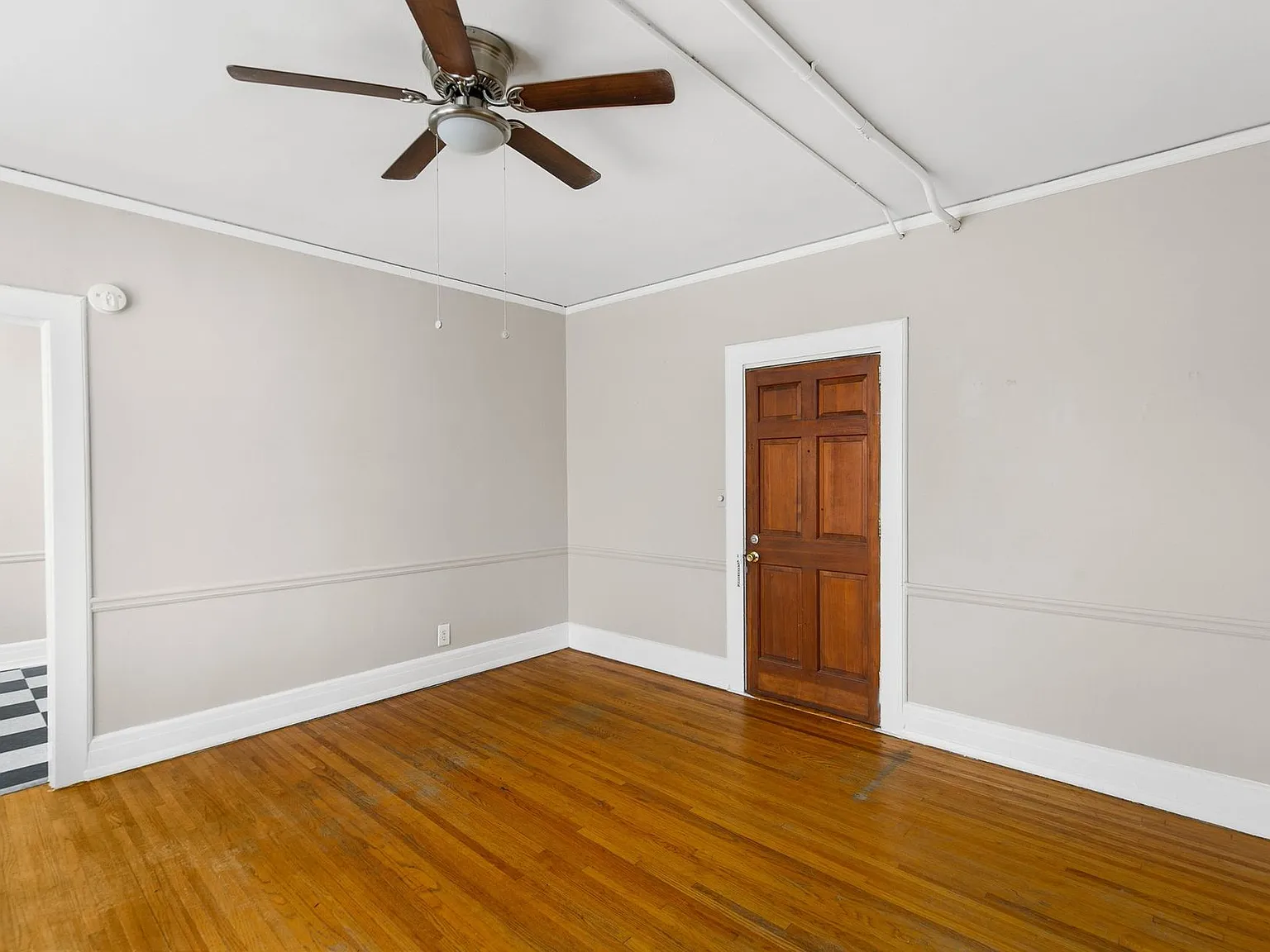Charleston Court — Photo 4