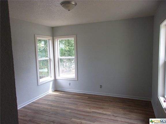 5th image of 1809 E Crestwood Dr
