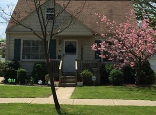 19968 Elkhart St, Harper Woods, MI