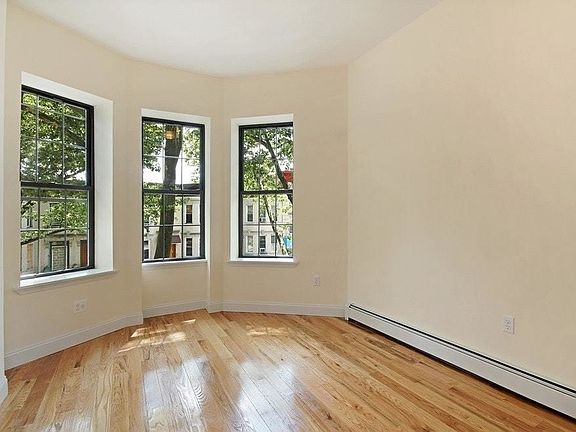 5th image of 477 Irving Ave #3