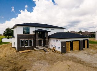 48 Brookstone Cir, Bloomington, IL 61704