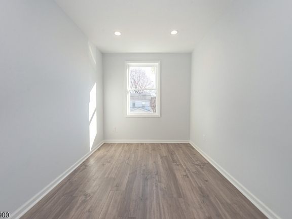 5th image of 105 Coolidge St Floor 1