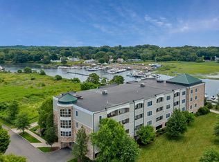 60 Maple St APT 32, Branford, CT 06405