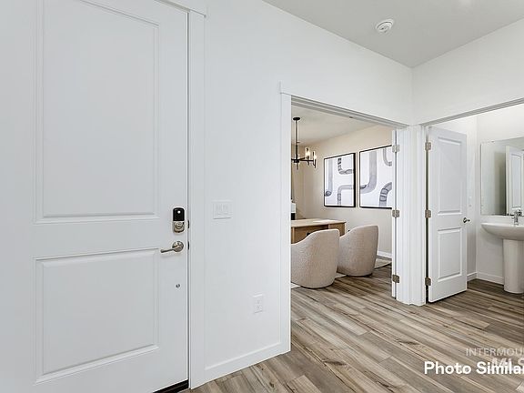 4th image of 15215 Lenticular Ave