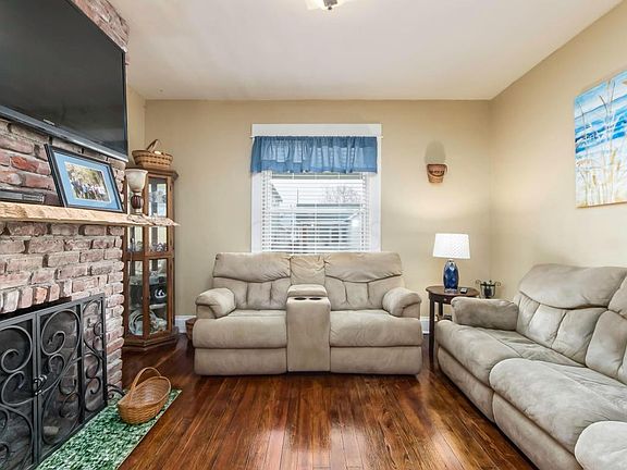 4th image of 613 Reinhard Ave