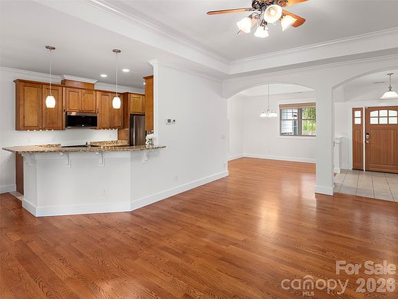 5th image of 100 Klein St