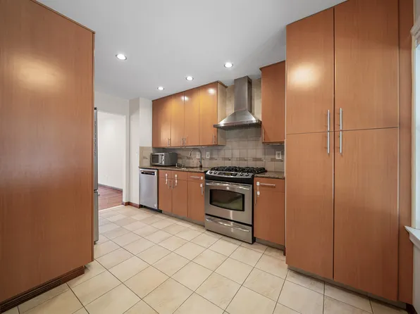 473 Undercliff Avenue image 11 of 33