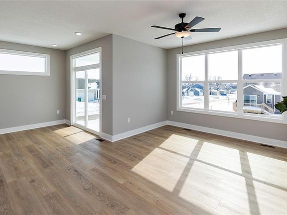 5th image of 1709 E Detroit Pl