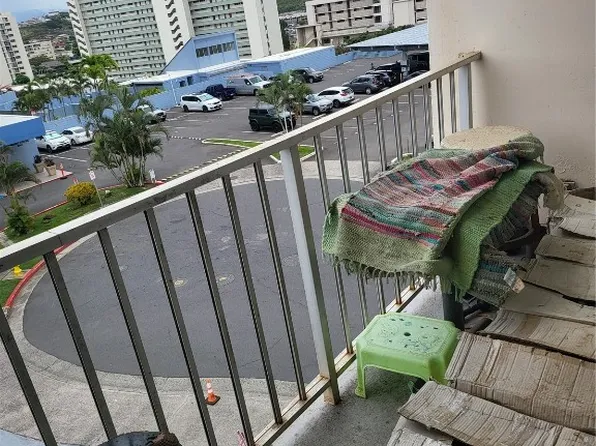 3033 Ala Napuaa Pl APT 402, Honolulu, HI 96818