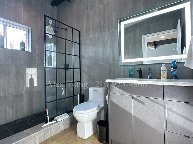811 Montana St #1301 — Photo 15
