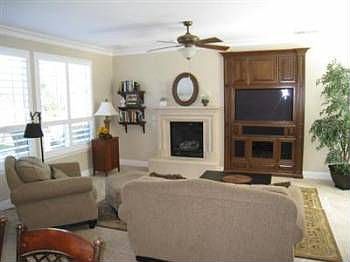 3rd image of 809 Vanderbilt Ct