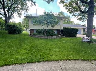720 Audubon St, Hoffman Estates, IL 60169