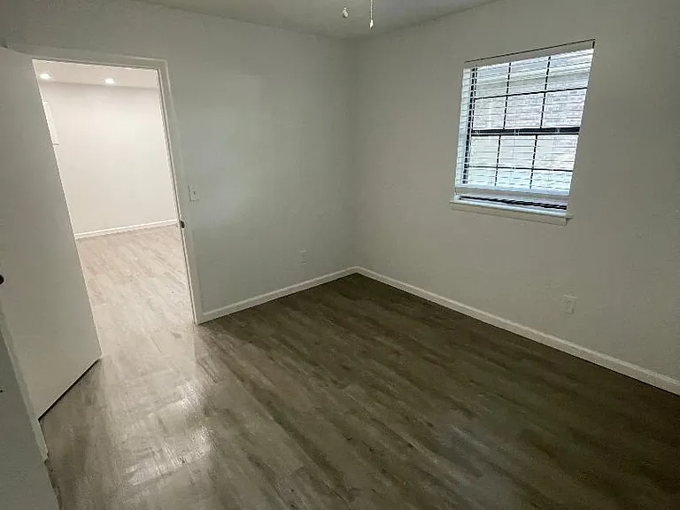 115 Myatt Dr — Photo 5