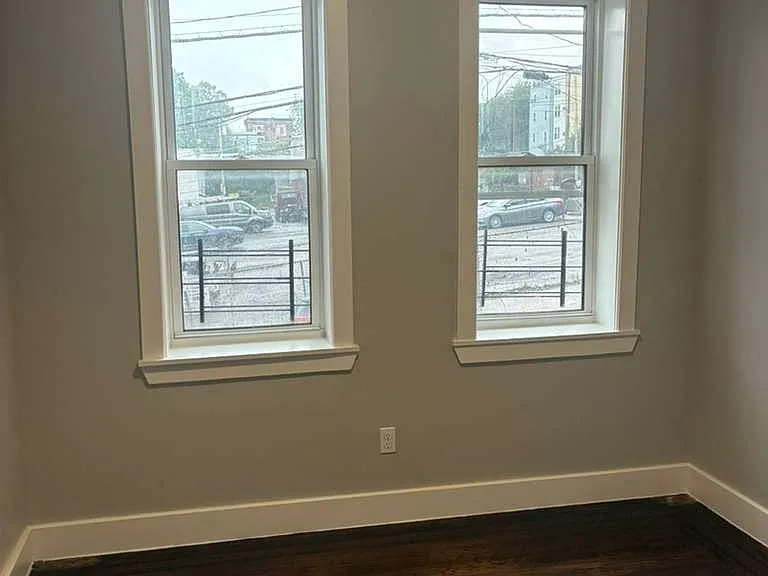 114 Maple St #1R — Photo 2