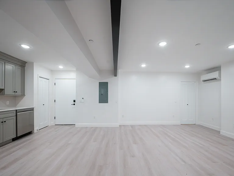 126 Adelaide Ave #B01 — Photo 5