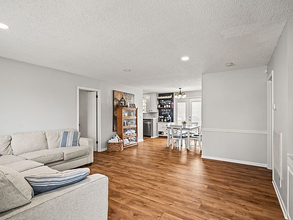 5th image of 608 Mason Ct