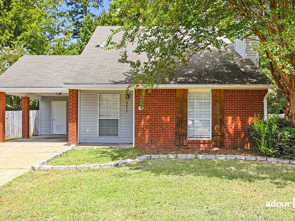 2035 Red Oak Dr