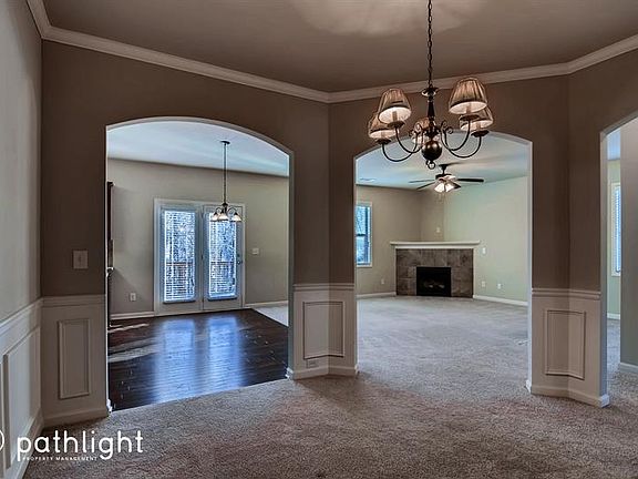 3rd image of 590 Collingsworth Ln