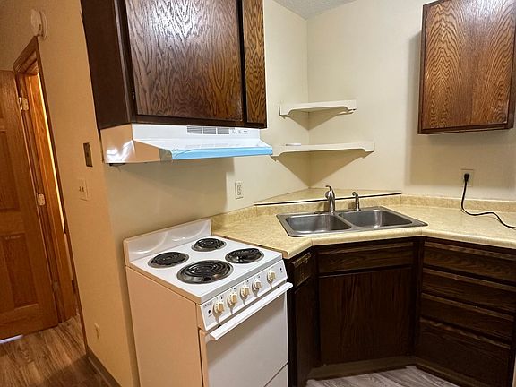 3rd image of 309 1/2 Plum St #201