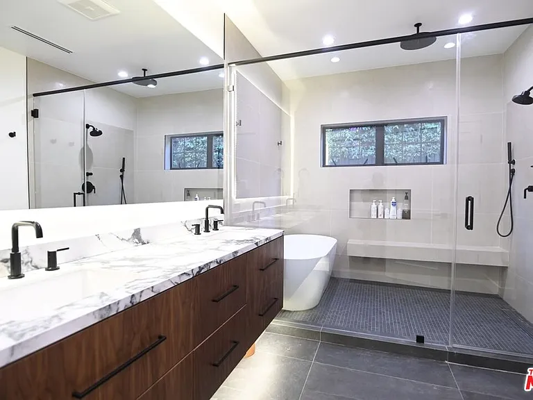 1430 Stearns Dr — Photo 15